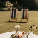 Le Clos Poulain Petits De Charme Et D'hotes Familiales Au Calme Proche Bayeux Et Des Plages Bed and Breakfast 3*