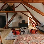 Le Clos Poulain Petits De Charme Et D'hotes Familiales Au Calme Proche Bayeux Et Des Plages Bed and Breakfast Nonant