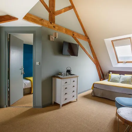 Le Clos Poulain: Charming And Family Near Bayeux Bed & Breakfast