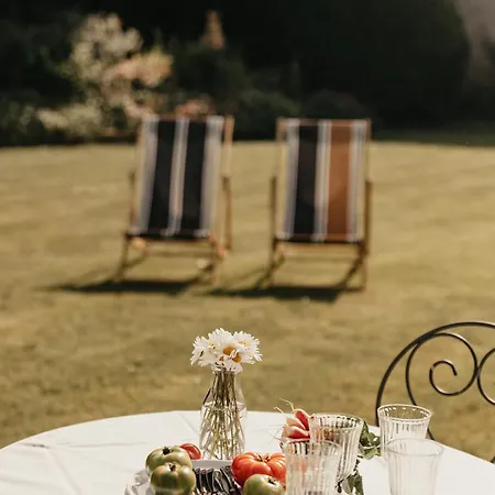 Le Clos Poulain: Charming And Family Near Bayeux Bed & Breakfast *