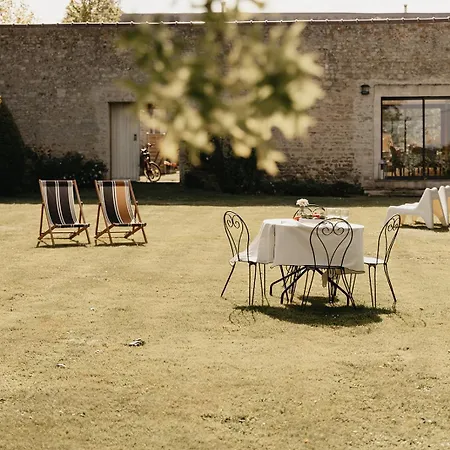 Le Clos Poulain: Charming And Family Near Bayeux Bed & Breakfast