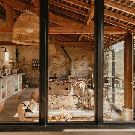 Le Clos Poulain D'hôtes Et Entre Terre Et Mer