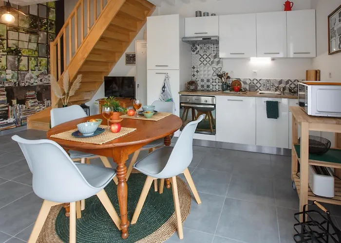 Frühstückspension Le Clos Poulain Petits De Charme Et D'hotes Familiales Au Calme Proche Bayeux Et Des Plages 3*