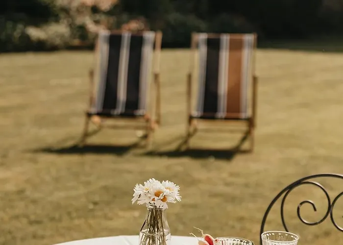 Le Clos Poulain D'hôtes Et Entre Terre Et Mer Couette-café 3*