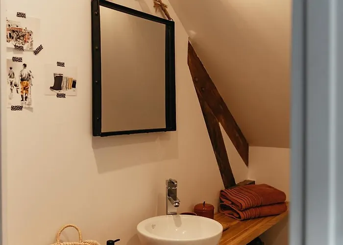 Le Clos Poulain Petits De Charme Et D'hotes Familiales Au Calme Proche Bayeux Et Des Plages